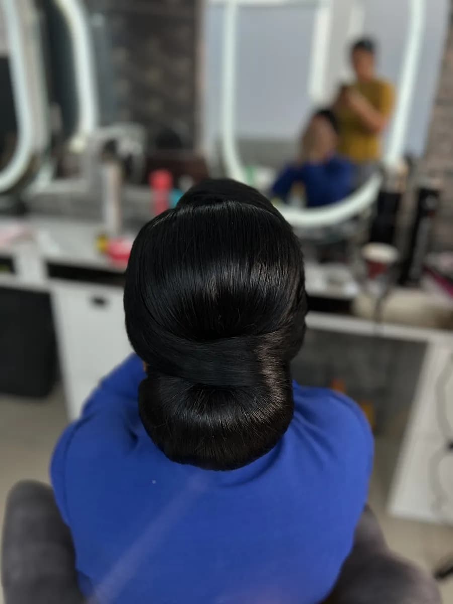 شینیون شنل حجیم بدون اکسسوری — Voluminöser Chanel-Chignon ohne Accessoire